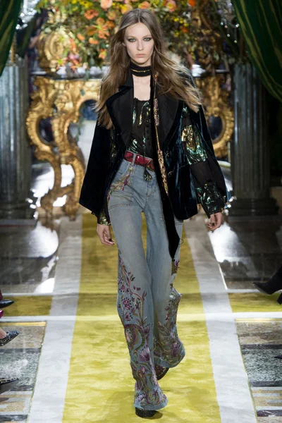 Look 13